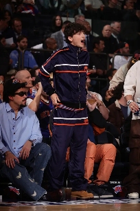 甜茶形象大转变引发争议，从文艺男神到街头风的突围之路-美派服饰网(图22)