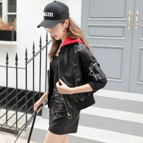 机车服搭配帽子的时尚穿搭指南：棒球帽贝雷帽毛线帽完美组合-美派服饰网(图1)