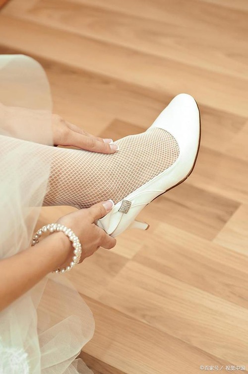 高跟鞋配什么袜子好看？5种袜子搭配技巧让你更时尚-美派服饰网(图3)