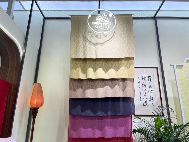 非遗吴罗织造技艺传承企业参展面辅料展十周年创新发展之路-美派服饰网(图7) 非遗吴罗织造技艺传承企业参展面辅料展十周年创新发展之路-美派服饰网(图7)