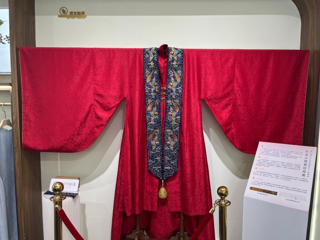 非遗吴罗织造技艺传承企业参展面辅料展十周年创新发展之路-美派服饰网(图12) 非遗吴罗织造技艺传承企业参展面辅料展十周年创新发展之路-美派服饰网(图12)