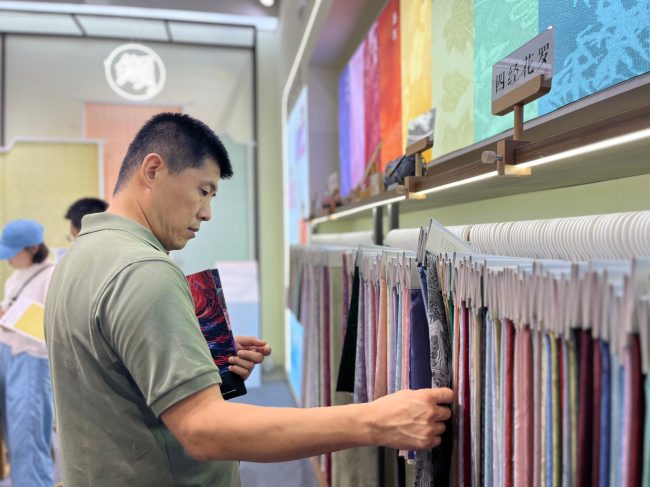 非遗吴罗织造技艺传承企业参展面辅料展十周年创新发展之路-美派服饰网(图14) 非遗吴罗织造技艺传承企业参展面辅料展十周年创新发展之路-美派服饰网(图14)