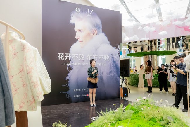 从黄金到皮草:高端消费转向“价值投资”,JZ玖姿预售会揭晓时尚消费新热点(图3) 从黄金到皮草:高端消费转向“价值投资”,JZ玖姿预售会揭晓时尚消费新热点(图3)