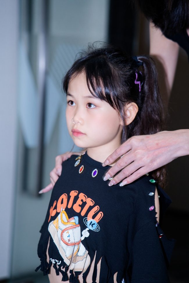 从赛场新星到文化纽带:Elle Hong卡特兔第十一届潮童星国际少儿模特大赛蜕变之旅圆满落幕(图6) 从赛场新星到文化纽带:Elle Hong卡特兔第十一届潮童星国际少儿模特大赛蜕变之旅圆满落幕(图6)