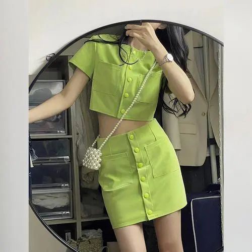 墨绿色包臀裙怎么搭配【图文】(图3) 墨绿色包臀裙怎么搭配【图文】(图3)