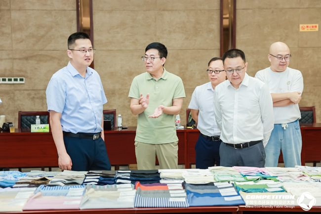 盛泽这场2025第八届中国生态环保面料设计大赛评审会，2800 款面料怎样诠释“绿动时尚”？(图4)