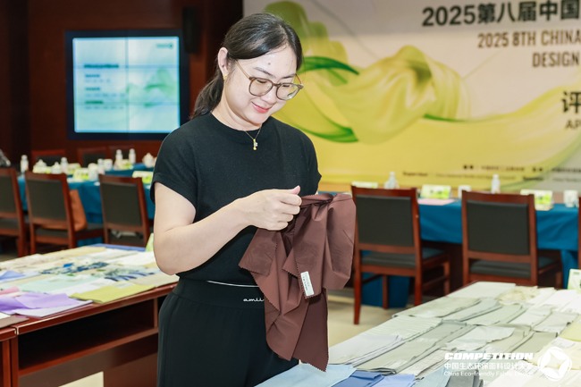 盛泽这场2025第八届中国生态环保面料设计大赛评审会，2800 款面料怎样诠释“绿动时尚”？(图13)