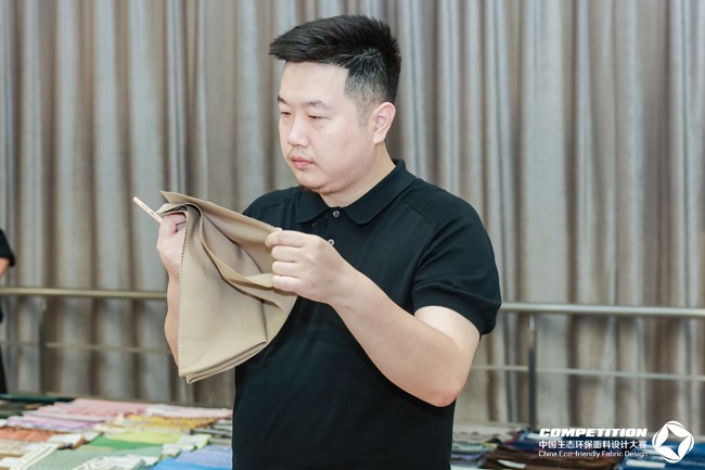 盛泽这场2025第八届中国生态环保面料设计大赛评审会，2800 款面料怎样诠释“绿动时尚”？(图17)