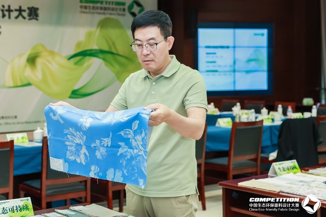 盛泽这场2025第八届中国生态环保面料设计大赛评审会，2800 款面料怎样诠释“绿动时尚”？(图23)