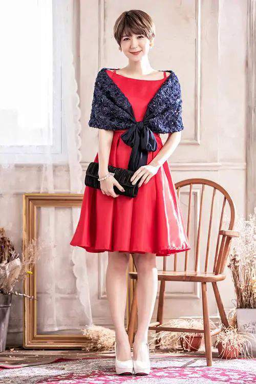 搭配晚礼服的小外套【图文】(图1) 搭配晚礼服的小外套【图文】(图1)