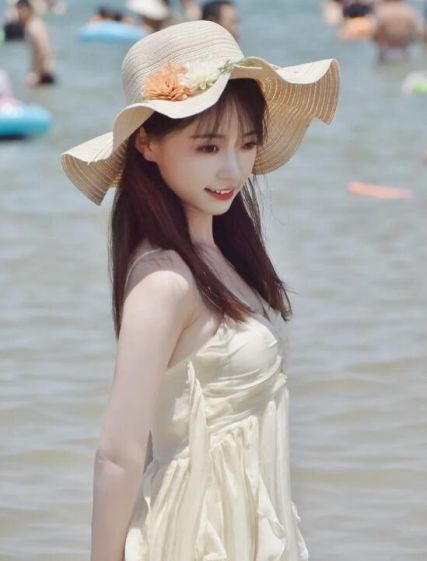 白色草帽搭配【图文】夏季这样搭配白色草帽(图4) 白色草帽搭配【图文】夏季这样搭配白色草帽(图4)