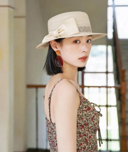 白色草帽搭配【图文】夏季这样搭配白色草帽(图3) 白色草帽搭配【图文】夏季这样搭配白色草帽(图3)