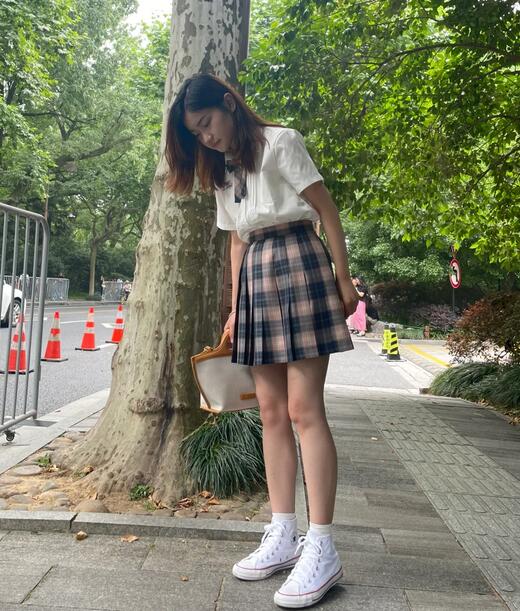 英伦风学生服搭配鞋子【图文】(图4) 英伦风学生服搭配鞋子【图文】(图4)