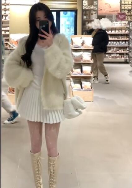 冬季白色短裙怎么搭配(图3) 冬季白色短裙怎么搭配(图3)