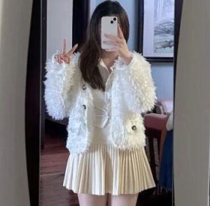 冬季白色短裙怎么搭配