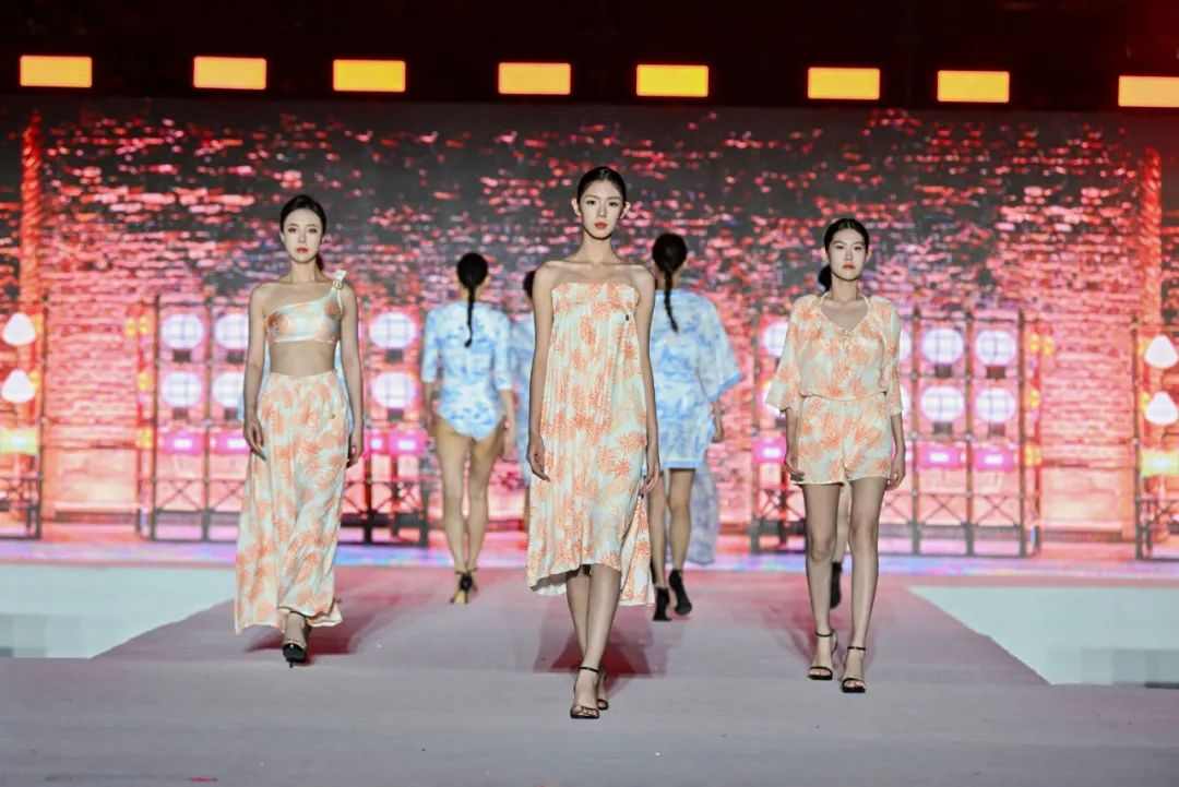 兴城泳装博览会启动出海新商机 全球采购商齐聚签约预计达10亿元-美派服饰网(图21) 图片