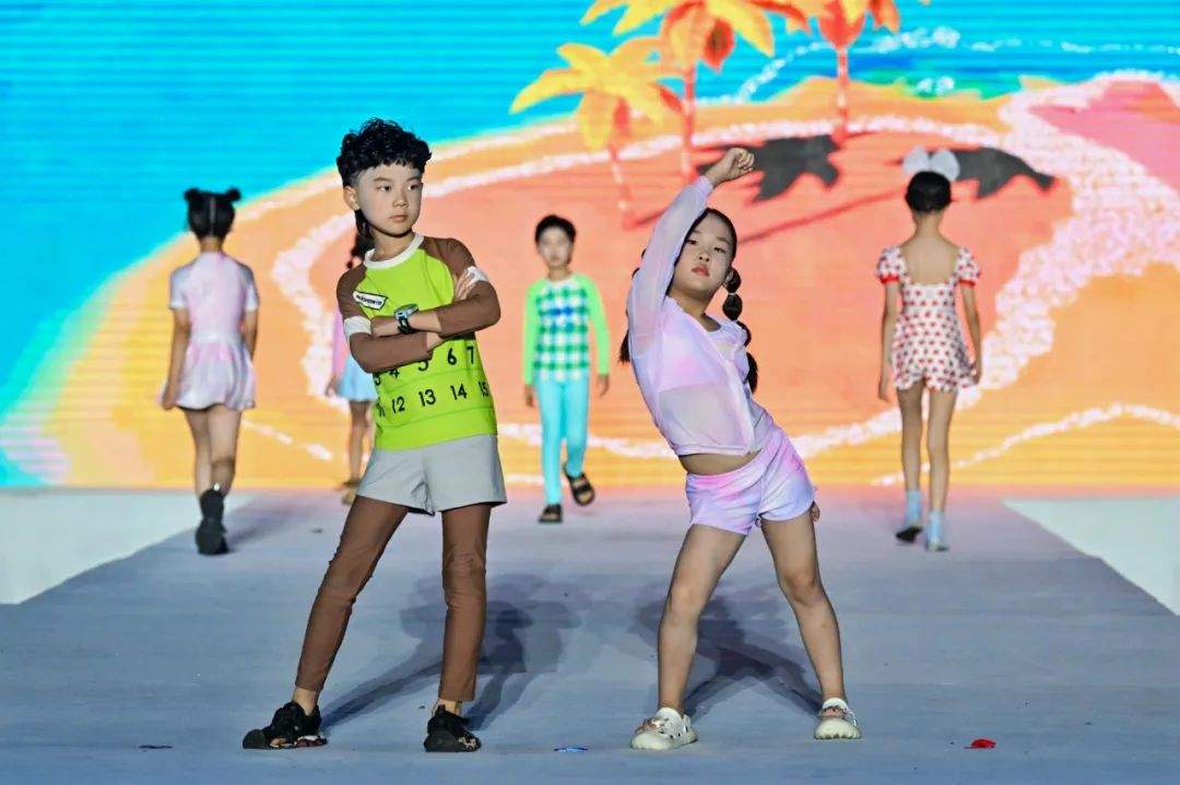 兴城泳装博览会启动出海新商机 全球采购商齐聚签约预计达10亿元-美派服饰网(图23) 图片