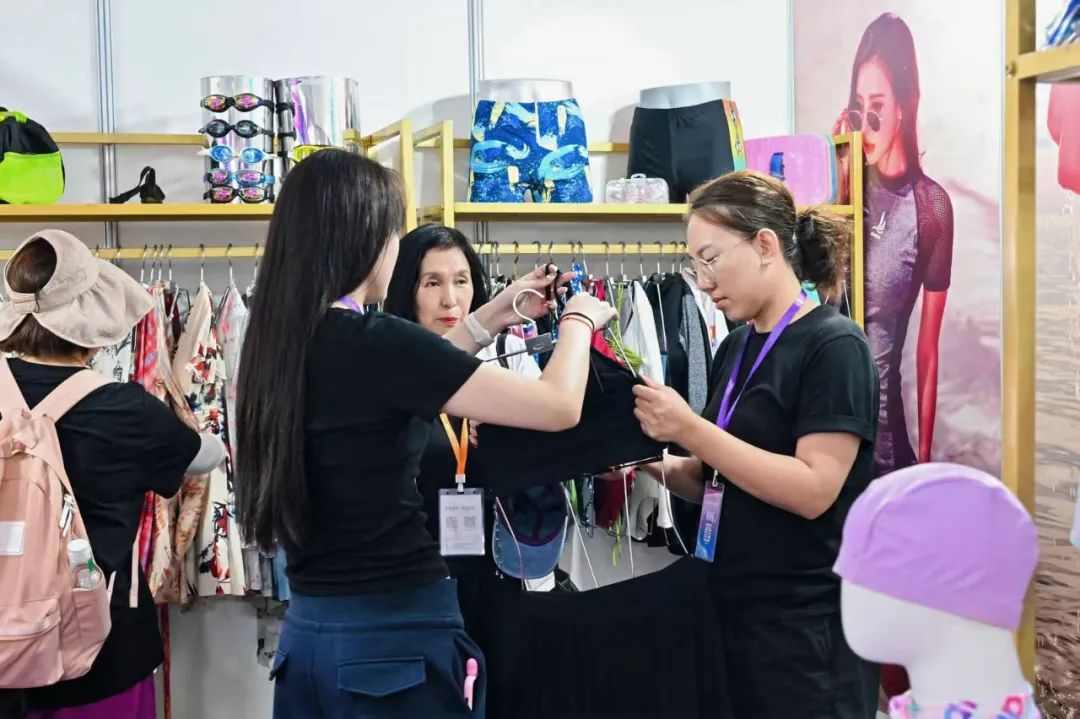 兴城泳装博览会启动出海新商机 全球采购商齐聚签约预计达10亿元-美派服饰网(图25) 图片