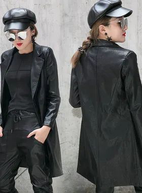长款黑色皮风衣搭配指南，10种时尚穿搭方案展现个性魅力-美派服饰网(图2)