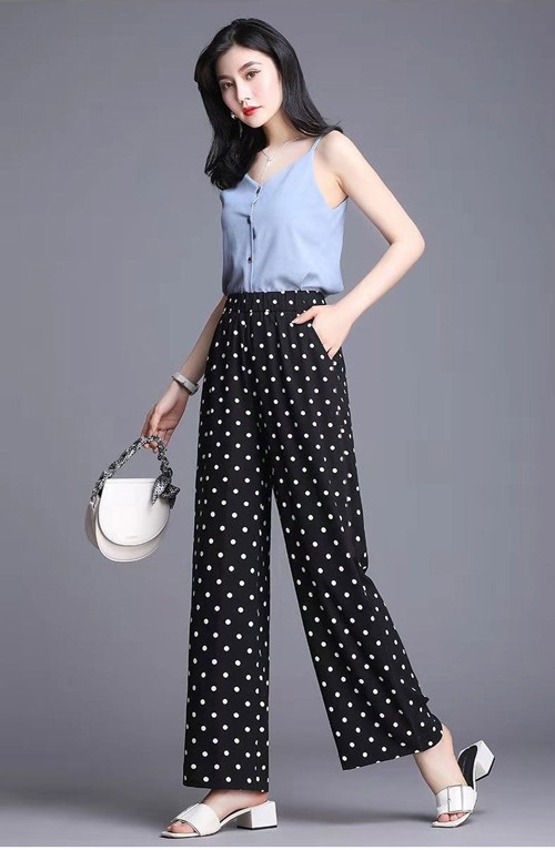 波点阔腿裤搭配技巧,10种时尚穿搭方案展现个性魅力-美派服饰网(图2) 波点阔腿裤搭配技巧,10种时尚穿搭方案展现个性魅力-美派服饰网(图2)