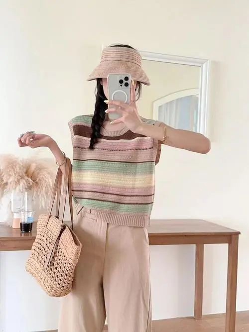 条纹针织衫搭配指南：10种下装穿出时尚造型-美派服饰网(图3)