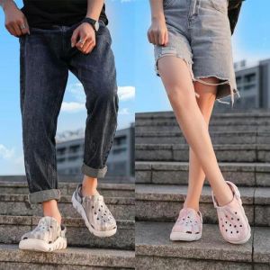 洞洞鞋配裤子穿搭指南：7种时尚组合打造休闲潮流-美派服饰网