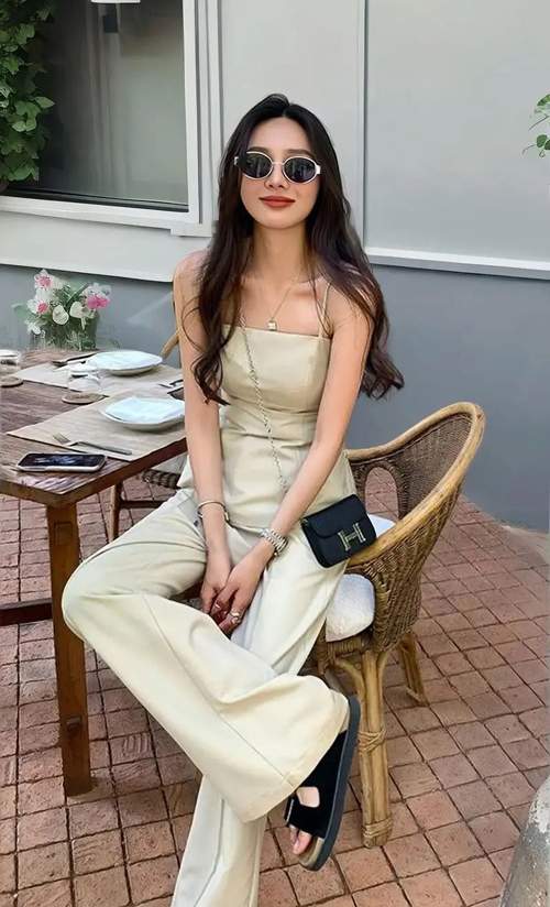 吊带背心配阔腿裤穿搭指南，夏日时尚休闲组合-美派服饰网(图1)