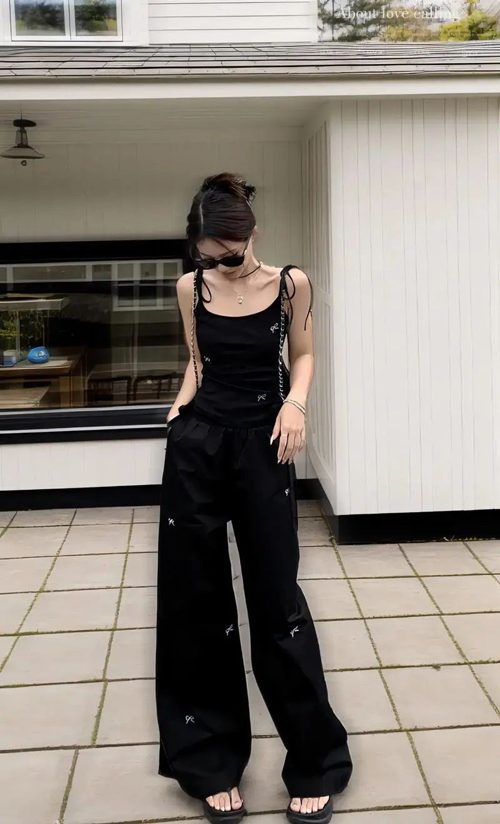 吊带背心配阔腿裤穿搭指南，夏日时尚休闲组合-美派服饰网(图3)