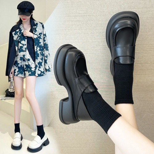 女士大头皮鞋搭配指南：牛仔裤西装裤运动裤穿搭技巧-美派服饰网(图2)