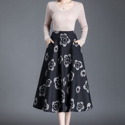 黑底白花半身裙搭配指南,打造优雅时尚穿搭效果-美派服饰网(图3) 黑底白花半身裙搭配指南,打造优雅时尚穿搭效果-美派服饰网(图3)