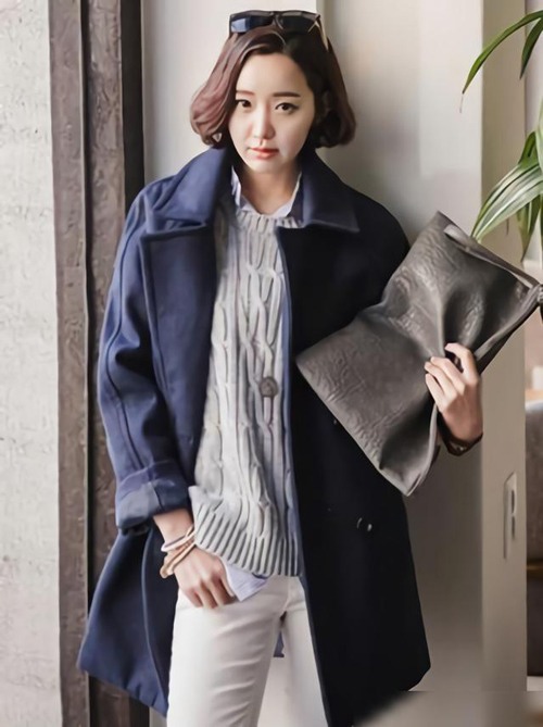 藏青色风衣搭配什么上衣好看 这样穿显气质又时尚-美派服饰网(图2)