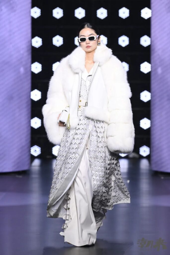 第二十八届真皮标志杯国际皮革时装设计大赛圆满落幕-美派服饰网(图21) 第二十八届真皮标志杯国际皮革时装设计大赛圆满落幕-美派服饰网(图21)