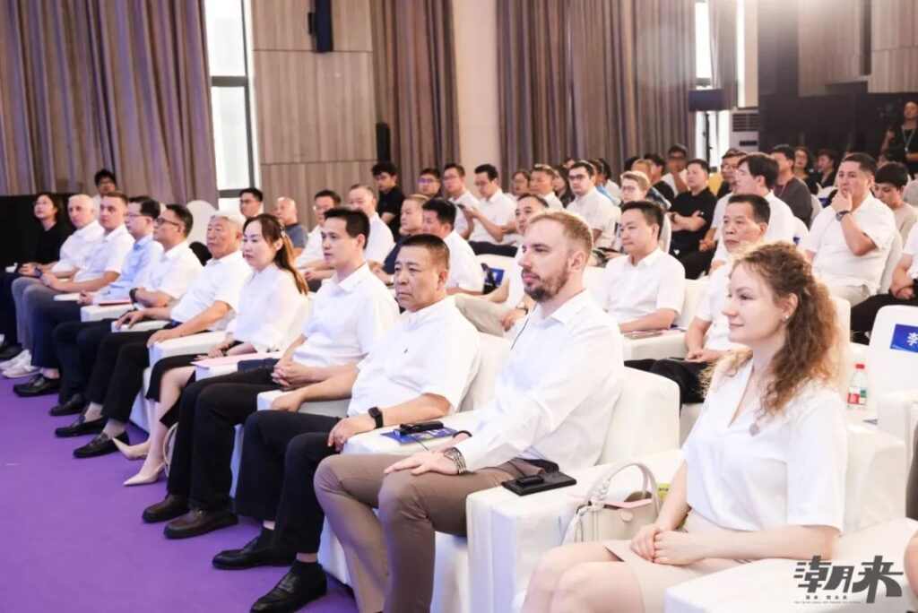 海宁时尚产业跨境贸易启动，千亿产业集群抱团出海-美派服饰网(图2)