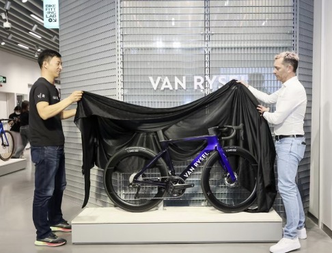 迪卡侬进军太空推出宇航服，平价运动品牌转型高端的新策略-美派服饰网(图24)