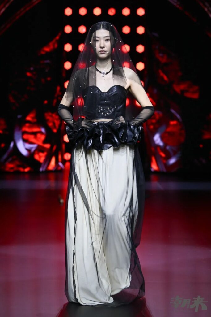 机械隐修与灵脉复苏的时尚交融，探索科技与传统的美学边界-美派服饰网(图3)