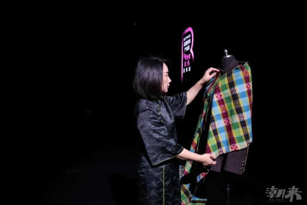 九野拾遗北京服装学院专场发布 传统纹样与现代设计融合-美派服饰网(图2) 九野拾遗北京服装学院专场发布 传统纹样与现代设计融合-美派服饰网(图2)