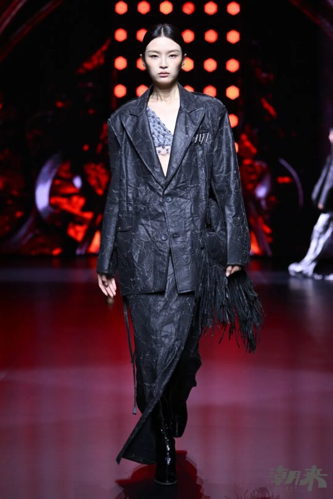 机械隐修与灵脉复苏的时尚交融，探索科技与传统的美学边界-美派服饰网(图4)