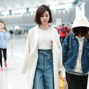 白色外套搭配什么颜色内搭最时尚 常见色彩组合推荐-美派服饰网