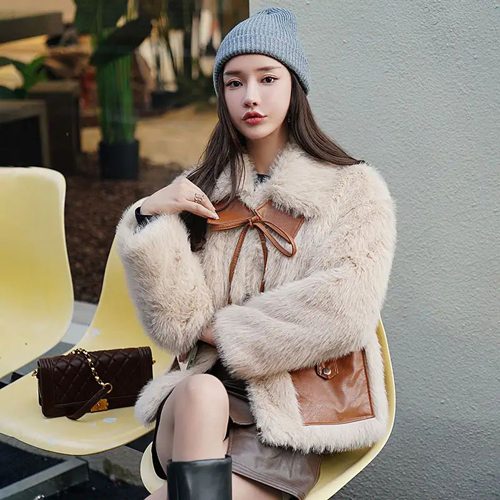 短款皮毛一体外套搭配技巧,打造时尚奢华温暖造型-美派服饰网(图3) 短款皮毛一体外套搭配技巧,打造时尚奢华温暖造型-美派服饰网(图3)