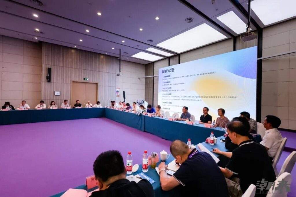 皮革毛皮产业十五五规划座谈会在海宁召开，共谋绿色转型高质量发展新路径-美派服饰网(图24)