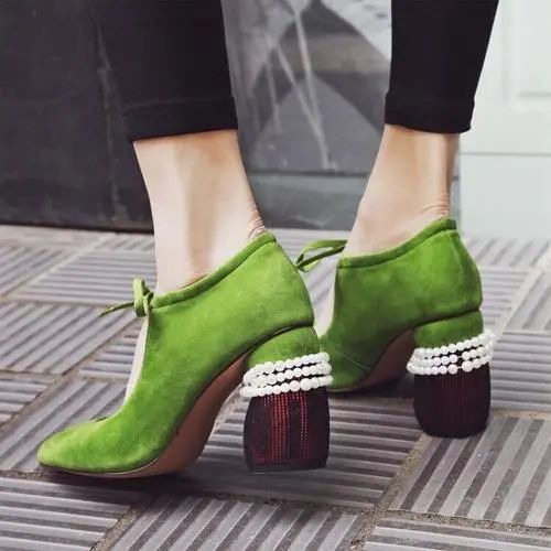 绿色高跟鞋搭配技巧，打造清新时尚穿搭风格-美派服饰网(图1)