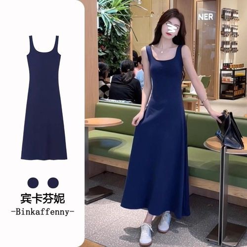 藏蓝色无袖连衣裙搭配技巧，优雅时尚穿搭指南-美派服饰网(图3)