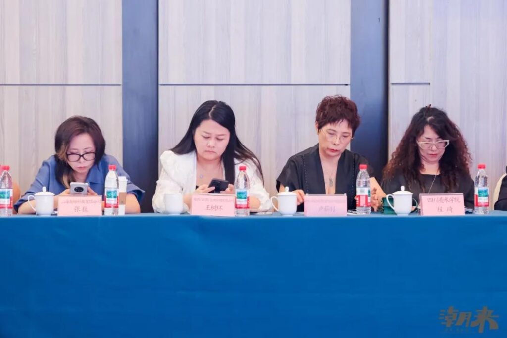 皮革毛皮产业十五五规划座谈会在海宁召开，共谋绿色转型高质量发展新路径-美派服饰网(图22)