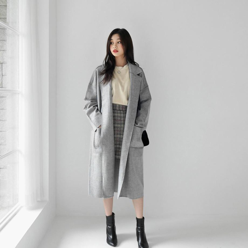 灰色风衣搭配技巧全攻略，轻松穿出优雅时尚感-美派服饰网(图3)