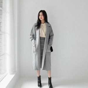 灰色风衣搭配技巧全攻略，轻松穿出优雅时尚感-美派服饰网