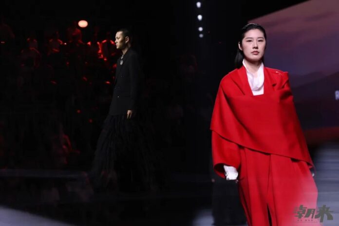 海宁中国国际时装周润恒专场发布 去繁存真极简美学-美派服饰网(图1)