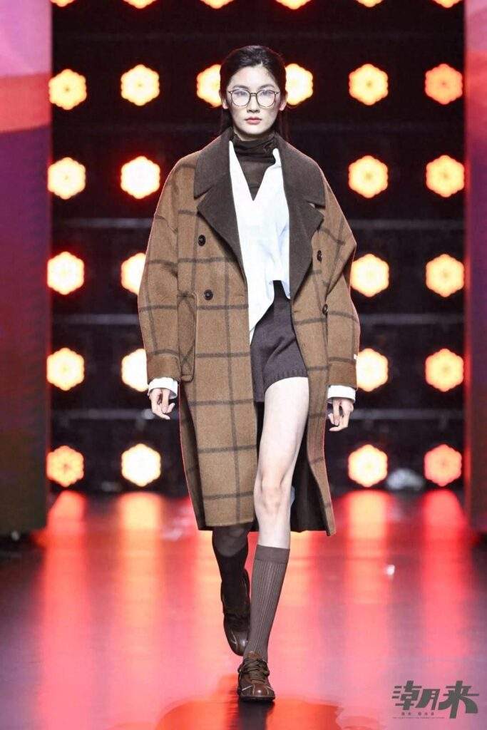 海宁中国国际时装周润恒专场发布 去繁存真极简美学-美派服饰网(图2)