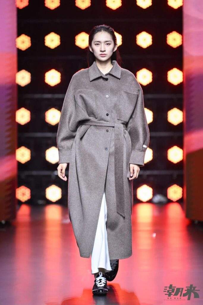 海宁中国国际时装周润恒专场发布 去繁存真极简美学-美派服饰网(图3)