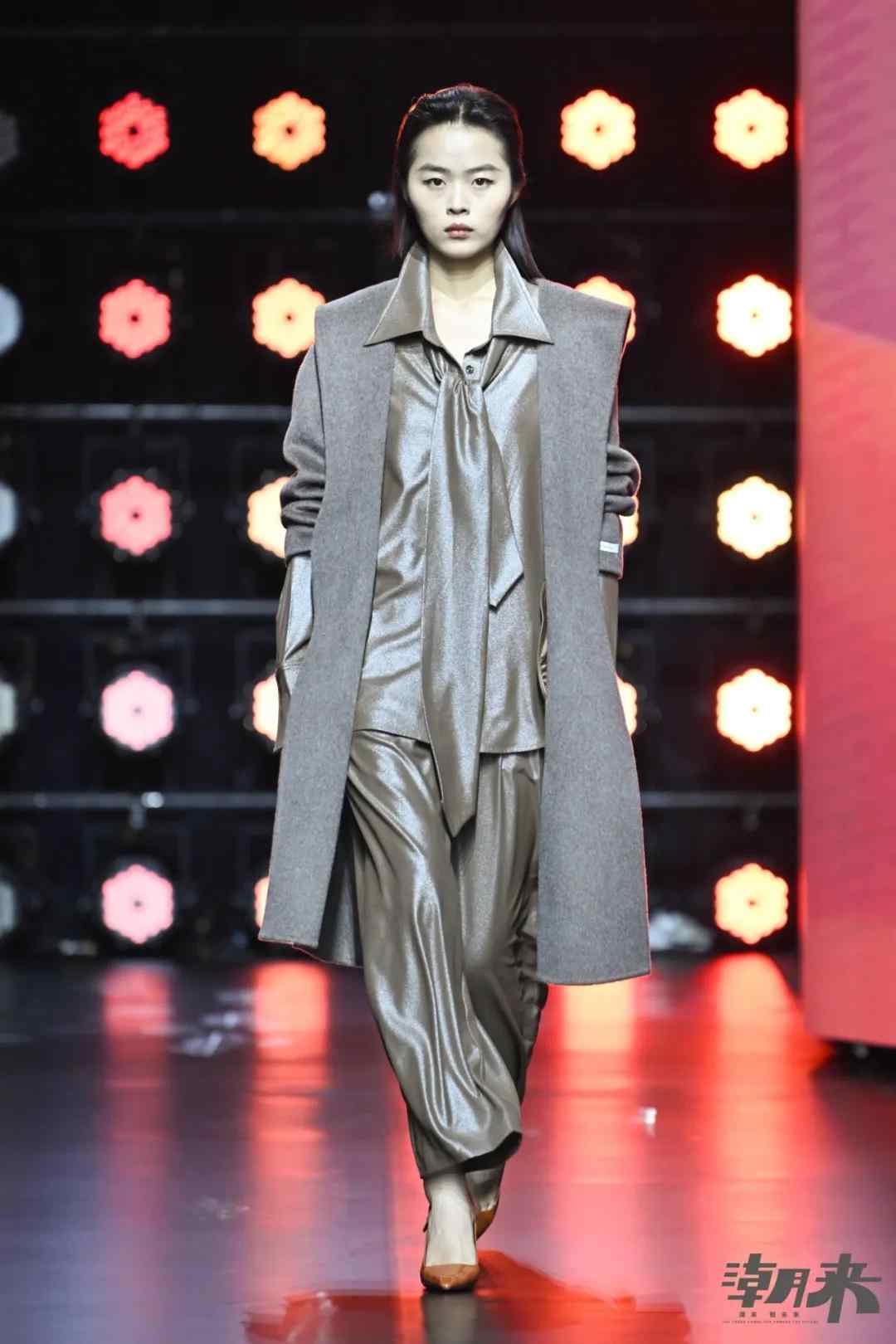 海宁中国国际时装周润恒专场发布 去繁存真极简美学-美派服饰网(图5)