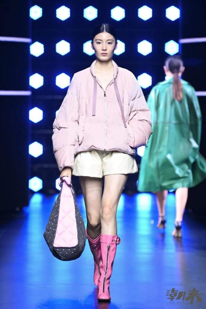 海尚风红红设计专场发布 皮革时尚展现多元叙事-美派服饰网(图5)